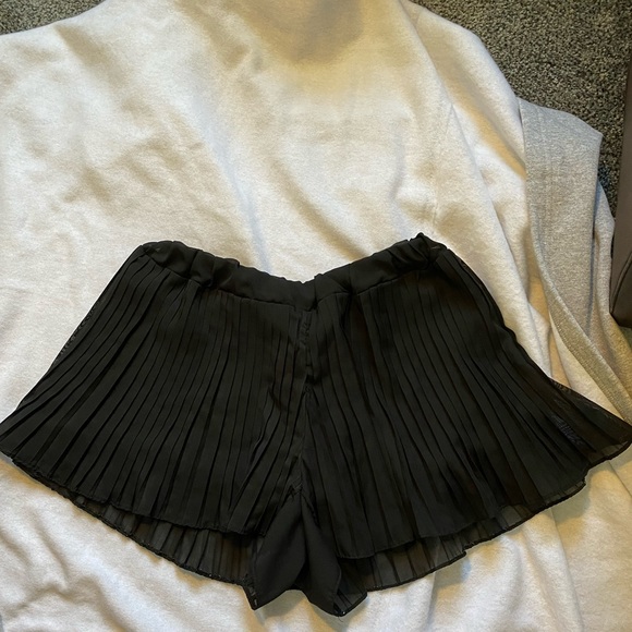 Black shorts size: M - Picture 2 of 5